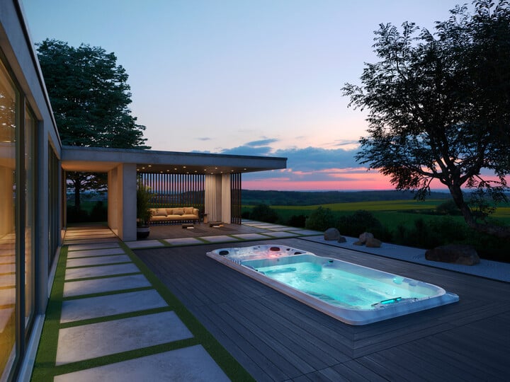 una piscina jacuzzi in esterno dopo la manutenzione